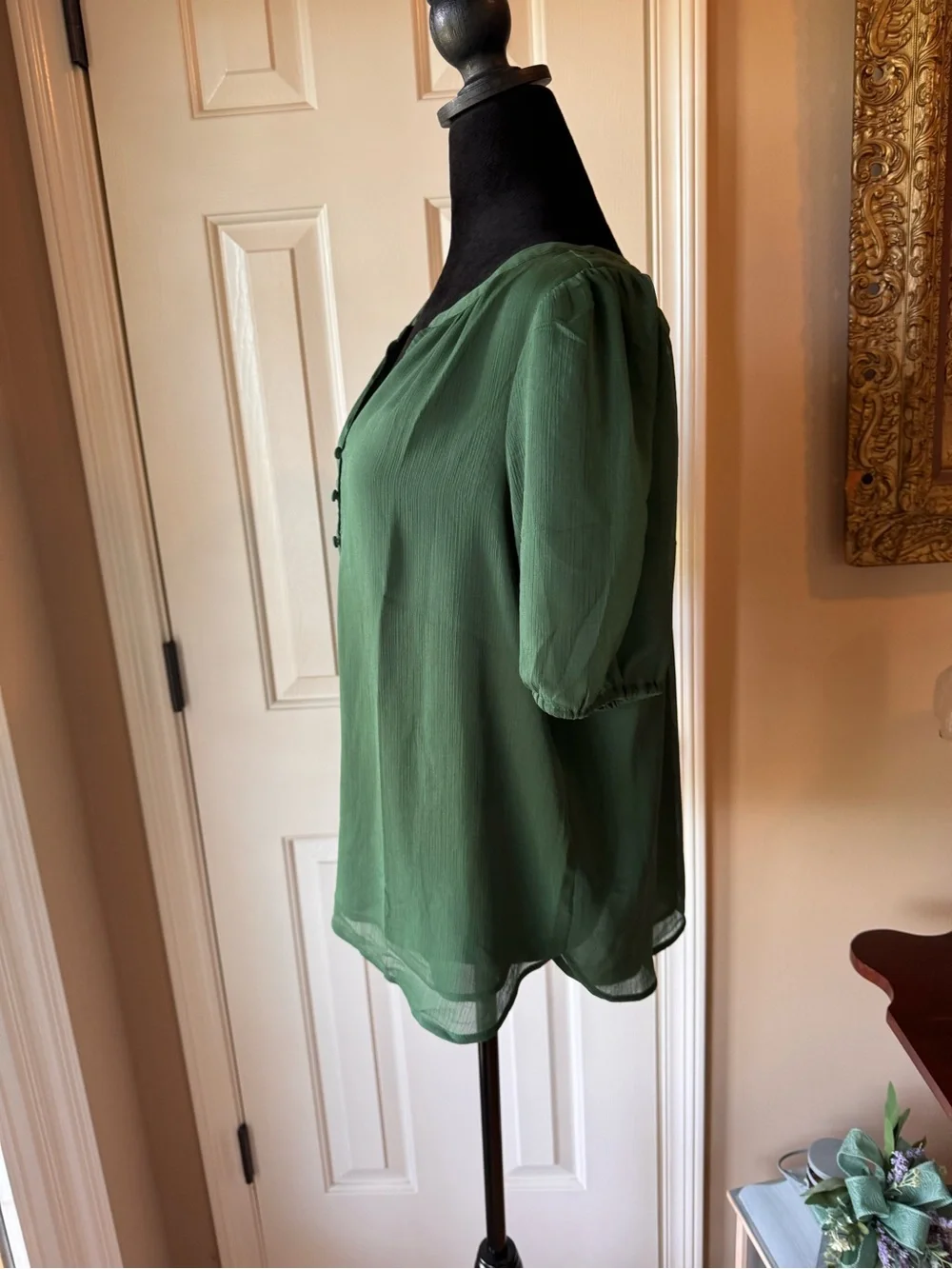 LOFT Green Short-Sleeve V-Neckline Blouse - Sz medium - NWT - Picture 8 of 10